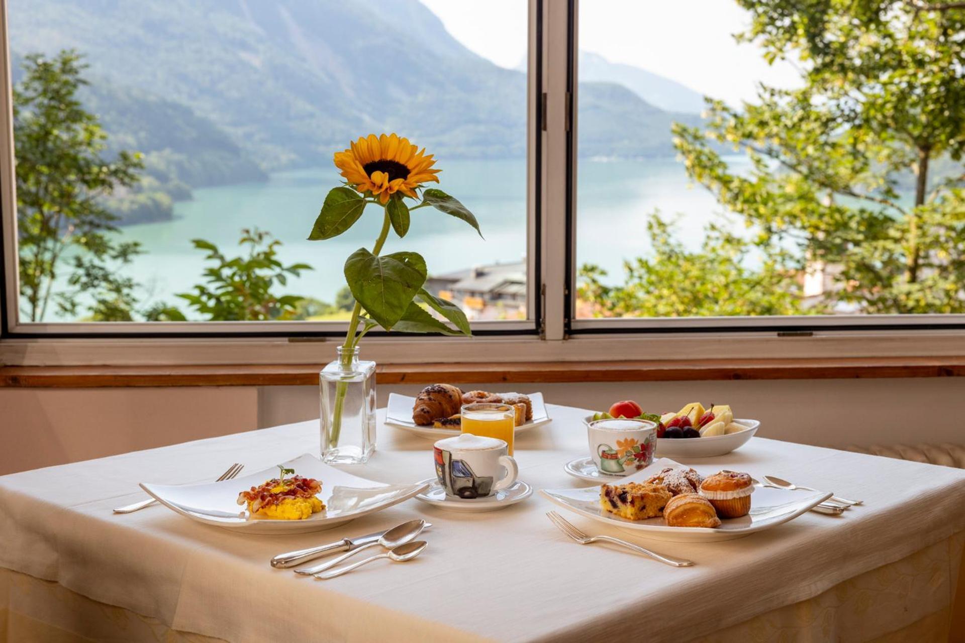 Hotel Londra Slow Living Molveno Kültér fotó